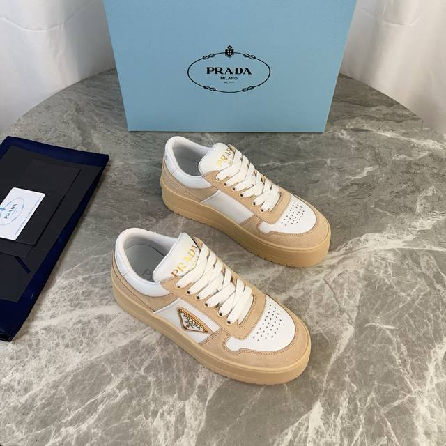 P家最新款 面：进口定制头层牛皮+反毛皮 里：超软混种羊皮 底：原版开模超轻发泡工艺大底 厚4.5Cm 标志性三角标，原版包装 Size:35-41