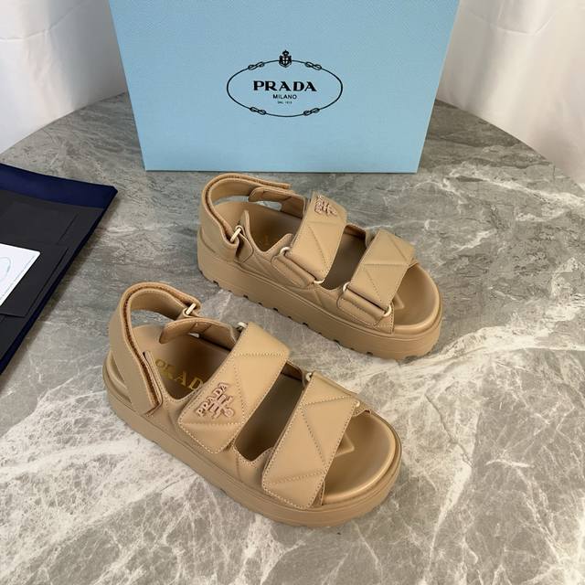 P家最新款 面：进口羊皮 里：超软混种羊皮 底：超软发泡大底 底厚4.5Cm、底台1Cm 原版包装 Size:35-41