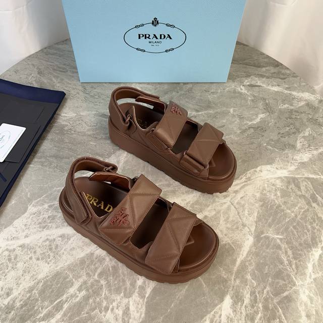 P家最新款 面：进口羊皮 里：超软混种羊皮 底：超软发泡大底 底厚4.5Cm、底台1Cm 原版包装 Size:35-41