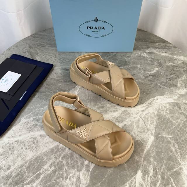 P家最新款 面：进口羊皮 里：超软混种羊皮 底：超软发泡大底 底厚4.5Cm、底台1Cm 原版包装 Size:35-41