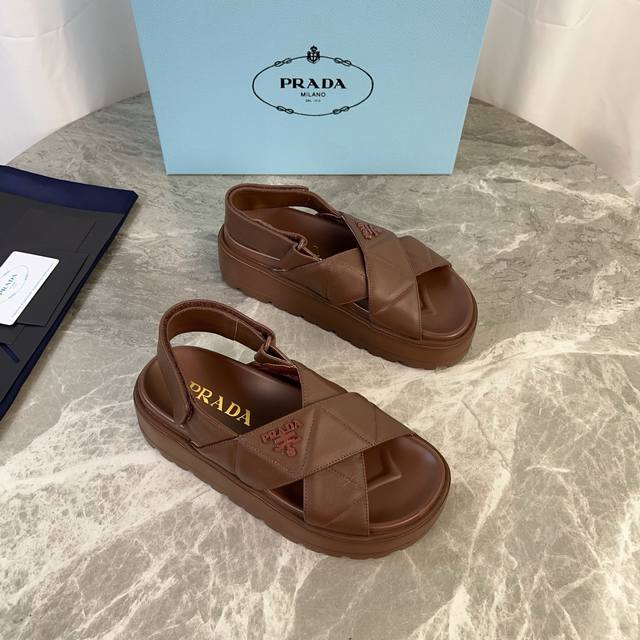 P家最新款 面：进口羊皮 里：超软混种羊皮 底：超软发泡大底 底厚4.5Cm、底台1Cm 原版包装 Size:35-41