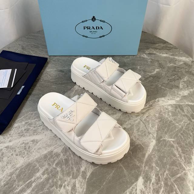 P家最新款 面：进口羊皮 里：超软羊皮里 底：超轻发泡大底 原版包装 Size :35-41