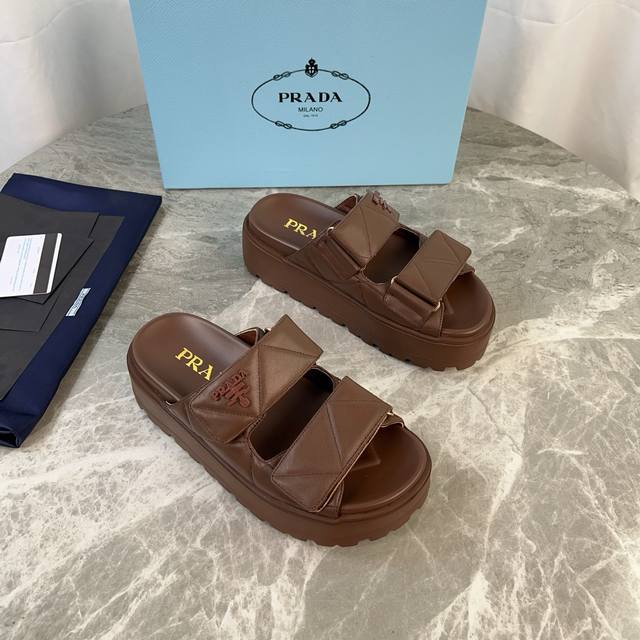 P家最新款 面：进口羊皮 里：超软羊皮里 底：超轻发泡大底 原版包装 Size :35-41