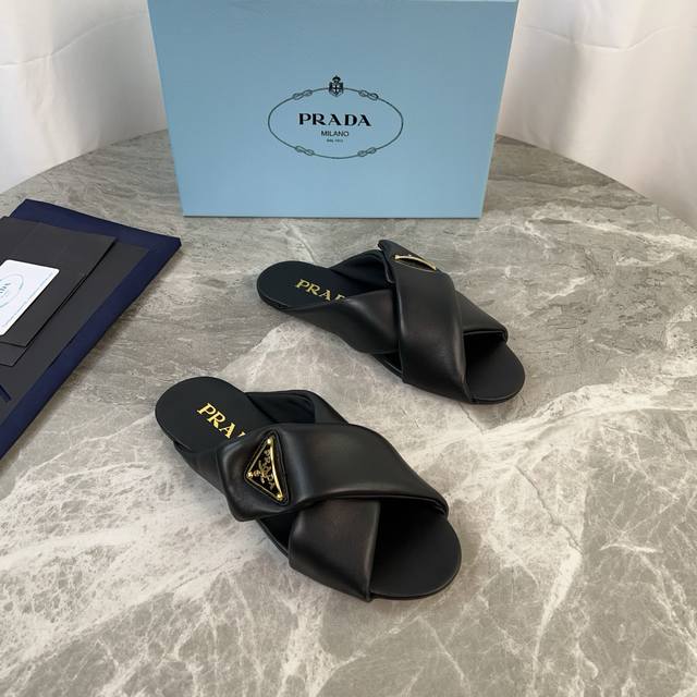 P家最新款 面：进口混种羊皮 里：混种羊皮 底：橡胶发泡底 标志性三角标 原版包装 Size:35-41