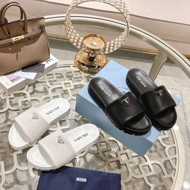 Prada 普拉达新款 三角形徽标展现品牌标志性元素 进口超软绵羊皮，上脚无敌舒适的潮牌系列！ 原版一致轻盈防滑橡胶大底 女35-40 男39-45