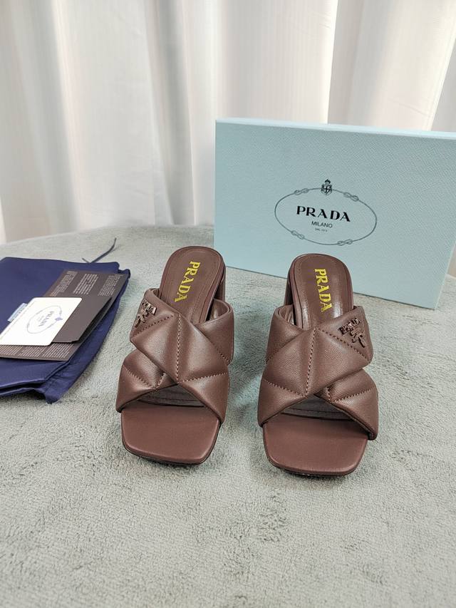 普拉达 顶级品质 鞋面：原版混种羊皮电绣原版五金扣 内里：水染羊皮 原版意大利真皮大底 跟高：6.5Cm Size：35-41 41定制