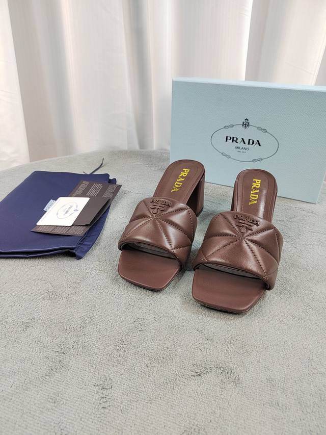 普拉达 顶级品质 鞋面：原版混种羊皮电绣原版五金扣 内里：水染羊皮 原版意大利真皮大底 跟高：6.5Cm Size：35-41 41定制