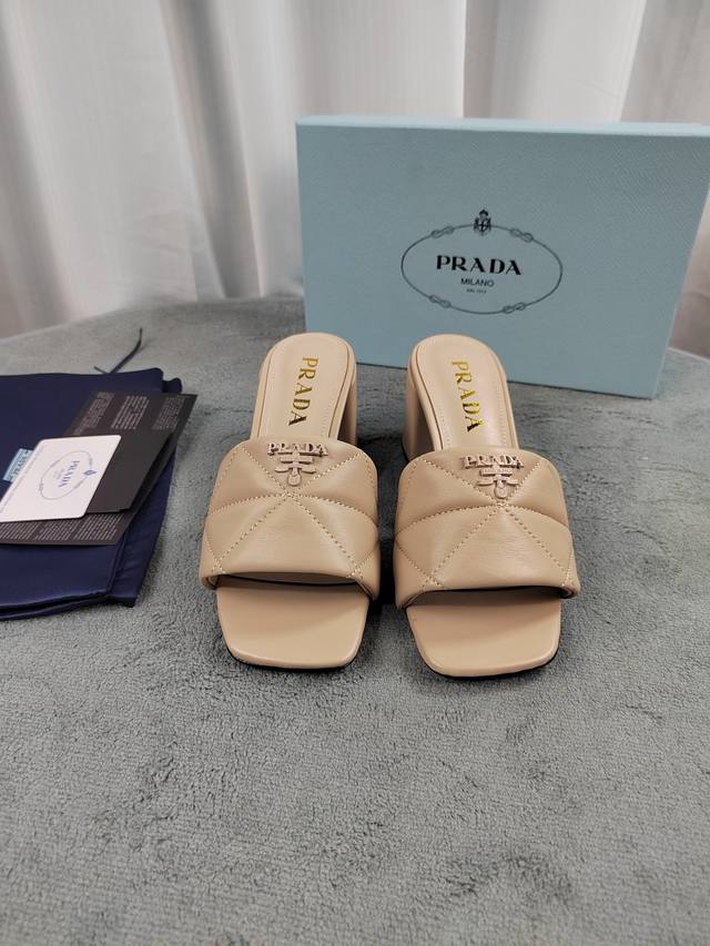 普拉达 顶级品质 鞋面：原版混种羊皮电绣原版五金扣 内里：水染羊皮 原版意大利真皮大底 跟高：6.5Cm Size：35-41 41定制