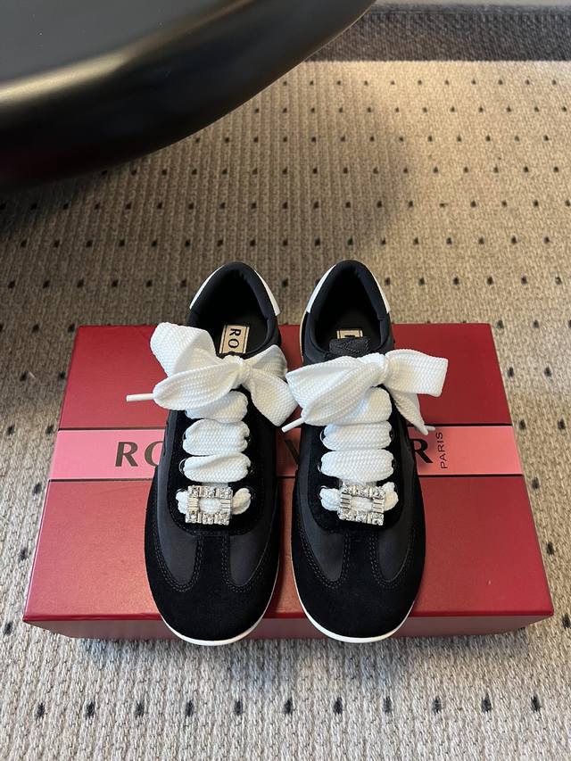 Roger Vivie* 25Ss 新款德训休闲鞋 注重舒适度的宝子一定要留这款！莞产版本，原版开发，版型专柜一比一，细节处理专柜一比一，经典简约的款式设计，百