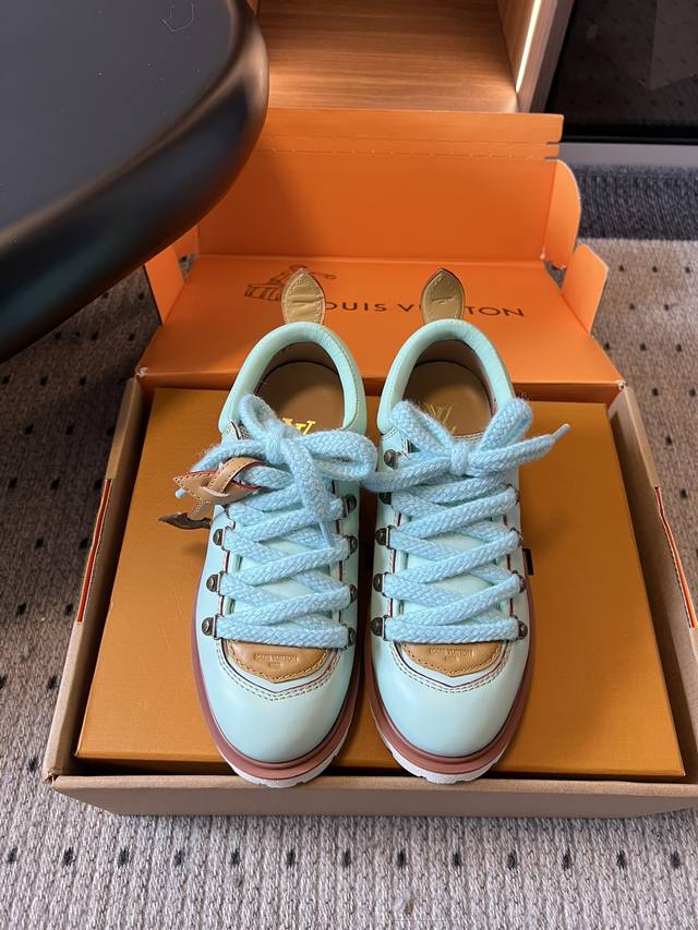 Louis Vuiteeo* 路易威登系带 厚底乐福鞋 最新款情侣 男女款 德比鞋 这款松糕厚底系列今年非常爆，穿上**效果，和时尚的引领绝对的Yyds！ 小牛