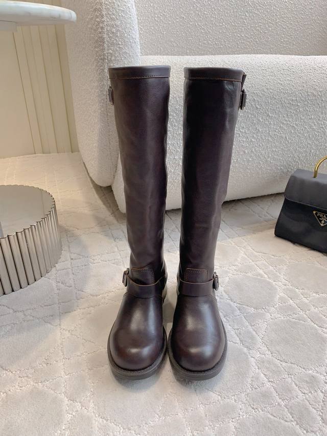 出厂价P Prad*新款厚底长靴 上脚超显腿长 硬挺帅气 效果惊艳！简约百搭单品！ 鞋面小牛皮 内里垫脚羊皮 原版开模大底 尺码35-39 40定做