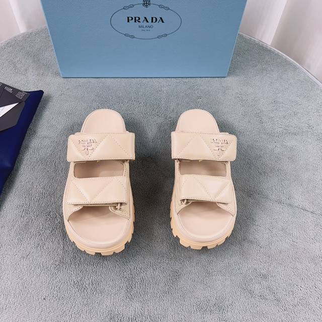 普拉达最新款 面：进口混种羊皮 里：进口水染环保羊皮 底：2厘米橡胶凹凸花纹鞋底 Size：35-41