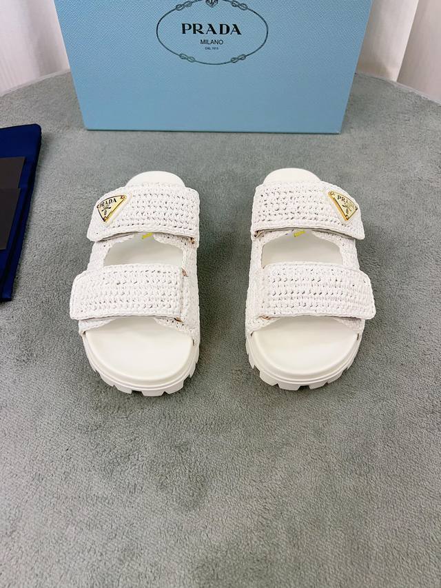 普拉达最新款 面：原版定制拉菲草 里：进口混种羊皮 底：原版1:1开模大底 跟高：2.5Cm Size：35-41