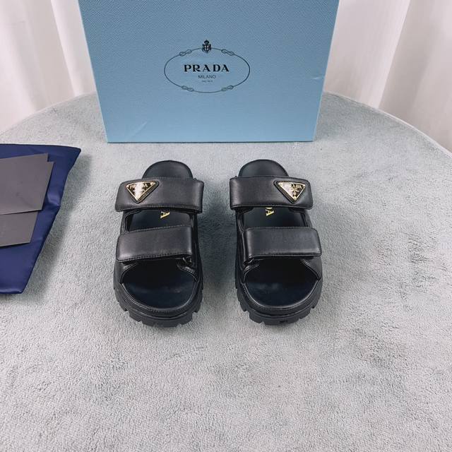 普拉达最新款 面：进口混种羊皮 里：进口水染环保羊皮 底：2厘米橡胶凹凸花纹鞋底 Size：35-41