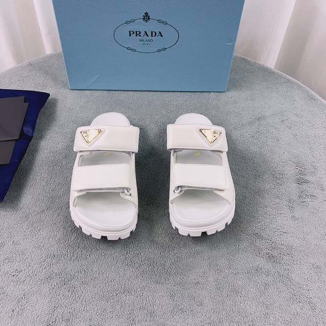 普拉达最新款 面：进口混种羊皮 里：进口水染环保羊皮 底：2厘米橡胶凹凸花纹鞋底 Size：35-41