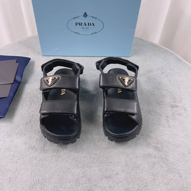 普拉达最新款 面：进口混种羊皮 里：进口水染环保羊皮 底：2厘米橡胶凹凸花纹鞋底 Size：35-41