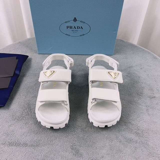 普拉达最新款 面：进口混种羊皮 里：进口水染环保羊皮 底：2厘米橡胶凹凸花纹鞋底 Size：35-41