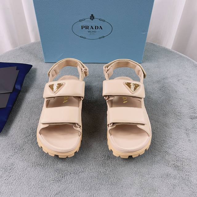 普拉达最新款 面：进口混种羊皮 里：进口水染环保羊皮 底：2厘米橡胶凹凸花纹鞋底 Size：35-41