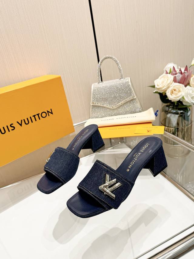 最新L家春夏款专柜最新走秀官网系列、同步更新、工厂P批P： 、完美楦型+大V扣电镀两层设计、再现经典、工艺及其复杂、走路不累脚、不挑人、上脚大气好看、原版倒模楦