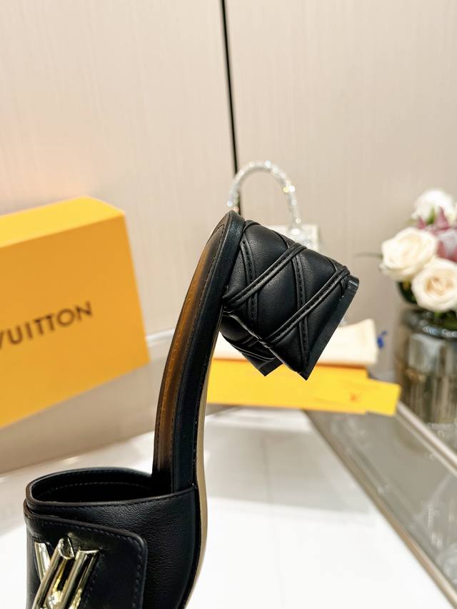 最新L家春夏款专柜最新走秀官网系列、同步更新、工厂P批P： 、完美楦型+大V扣电镀两层设计、再现经典、工艺及其复杂、走路不累脚、不挑人、上脚大气好看、原版倒模楦