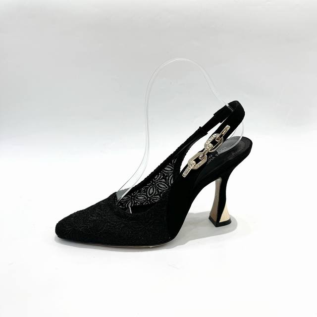 最新L家专柜最新走秀款漏空凉鞋官网系列同步更新、工厂P批P： 、完美楦型+后包Lv新元素扣子设计、女人味十足、高贵气质、原版倒模楦型，极致1:1形体，高端品质、