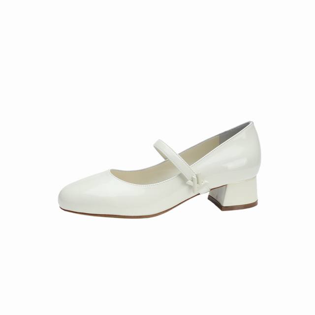 最新L家最新走秀款后空鞋、实体店同步更新、工厂P批P： 、完美楦型+新元素扣子、带子油边、工艺极其繁琐、平底设计舒适、走路不累脚、原版倒模楦型，极致1:1形体，