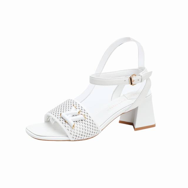 最新L家新款凉鞋系列上线、独家款、工厂P批P： 、完美楦型+大V扣电镀两层设计、再现经典、鞋面冲孔包边、工艺及其复杂、走路不累脚、不挑人、上脚大气好看、原版倒模