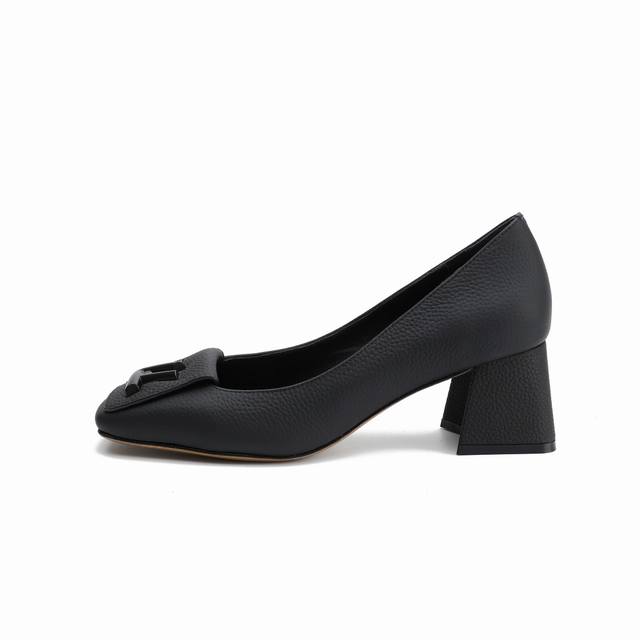 最新L家春秋款专柜最新走秀官网系列、同步更新、工厂P批P： 、完美楦型+大V扣电镀两层设计、再现经典、工艺及其复杂、走路不累脚、不挑人、上脚大气好看、原版倒模楦