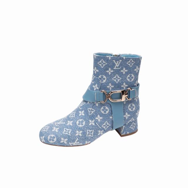 最新L家秋冬最新走秀款短靴、工厂P批P： 、完美楦型+新元素扣子、工艺极其繁琐、平底设计舒适、走路不累脚、原版倒模楦型，极致1:1形体，高端品质、进口高端面料呈