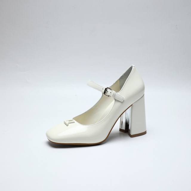 2025最新L家春夏款专柜最新走秀官网系列、同步更新、工厂P批P： 、完美楦型+小V扣设计、再现经典、玛丽珍款式简单大方、走路不累脚、不挑人、上脚大气好看、原版