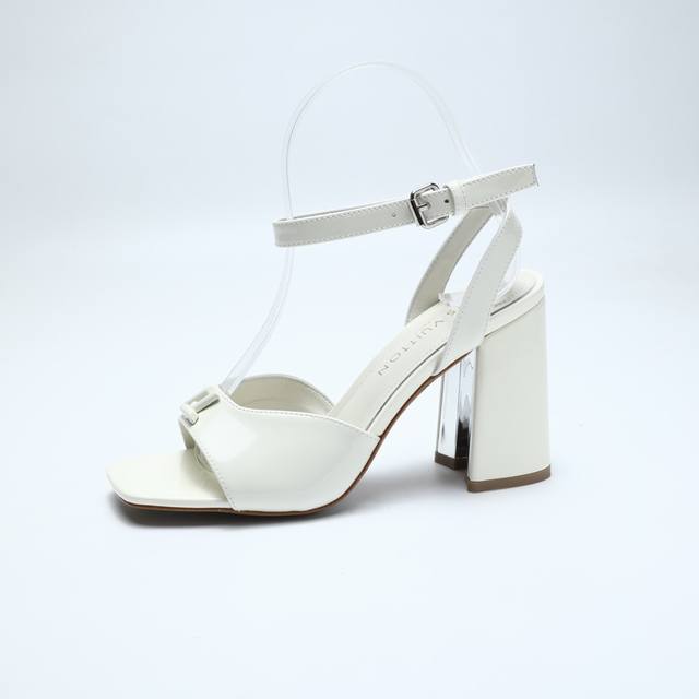 2025最新L家春夏款专柜最新走秀凉鞋、官网系列同步更新、工厂P批P： 、完美楦型+小V扣设计、再现经典、款式简单大方、走路不累脚、不挑人、上脚大气好看、原版倒