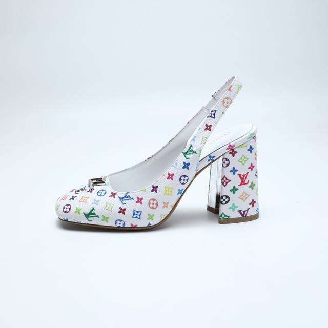 2025最新L家春夏款专柜最新走秀官网系列、同步更新、工厂P批P： 、完美楦型+小V扣设计、再现经典、款式简单大方、走路不累脚、不挑人、上脚大气好看、原版倒模楦