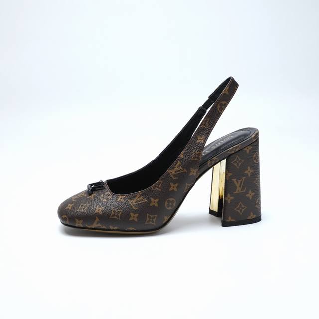 2025最新L家春夏款专柜最新走秀官网系列、同步更新、工厂P批P： 、完美楦型+小V扣设计、再现经典、款式简单大方、走路不累脚、不挑人、上脚大气好看、原版倒模楦