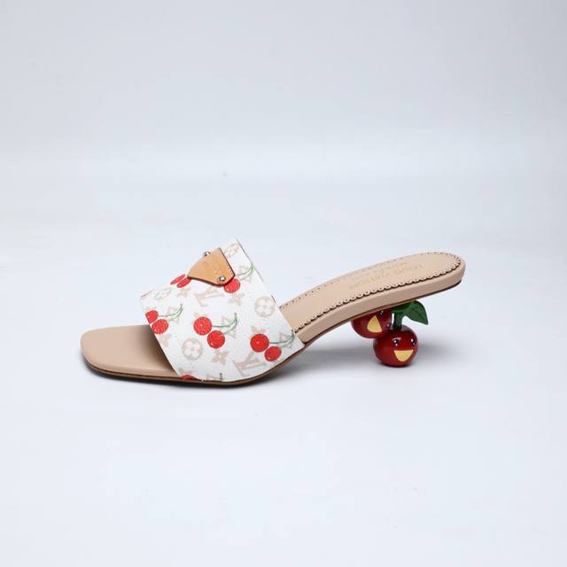 代购级 、Louis Vuitton 2025款官网系列！工厂P批P： 、完美楦型、新元素樱桃电绣装饰更显优雅气质、上脚舒适好看、女人味十足、时尚百搭、新原版倒