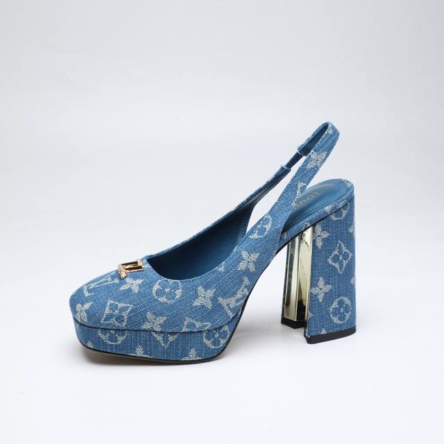 2025最新L家春秋专柜最新走秀款水台后空单鞋、官网系列、同步更新、工厂P批P： 、完美楦型+小V扣+水台设计、再现经典、款式简单大方、走路不累脚、不挑人、上脚