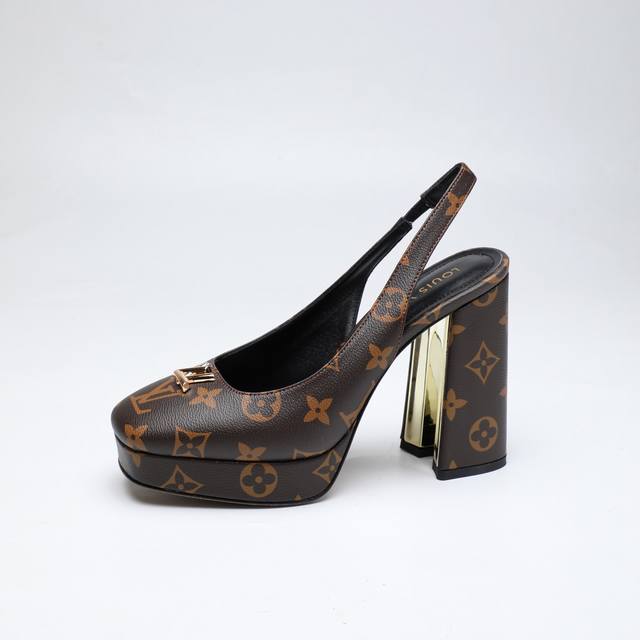 2025最新L家春秋专柜最新走秀款水台后空单鞋、官网系列、同步更新、工厂P批P： 、完美楦型+小V扣+水台设计、再现经典、款式简单大方、走路不累脚、不挑人、上脚