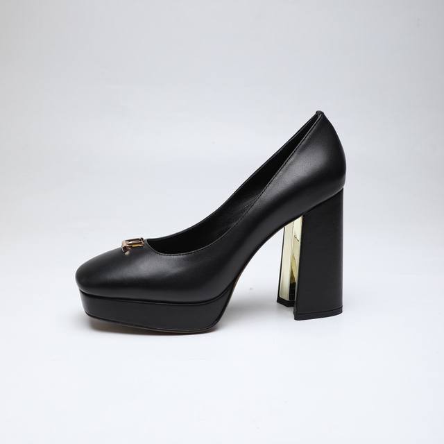 2025最新L家春秋专柜最新走秀款水台单鞋、官网系列、同步更新、工厂P批P： 、完美楦型+小V扣+水台设计、再现经典、款式简单大方、走路不累脚、不挑人、上脚大气