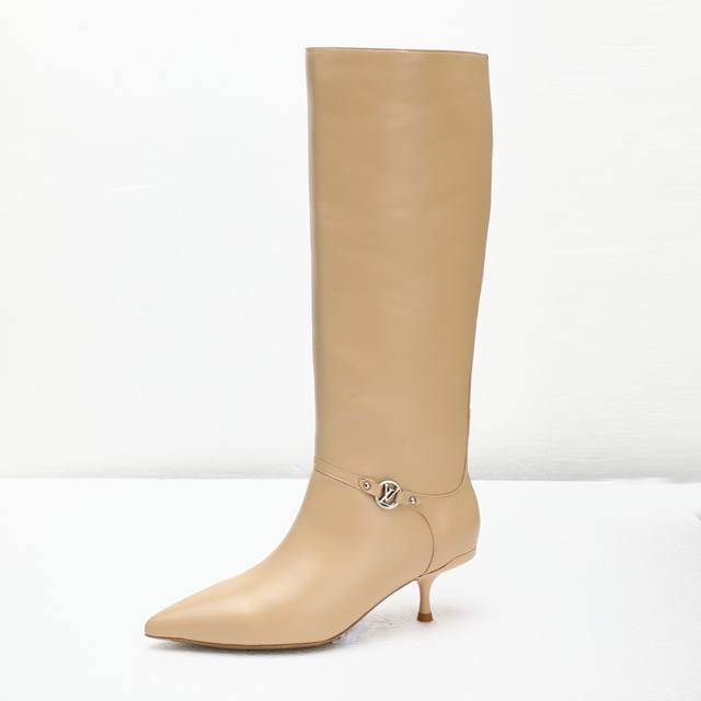 代购级 、Louis Vuitton 2025官秋冬16寸长靴系列。完美楦型、工厂P批P： 尖头新品、官网同步更新 Lv五金 “Logo”饰以点缀，细节感拉满、