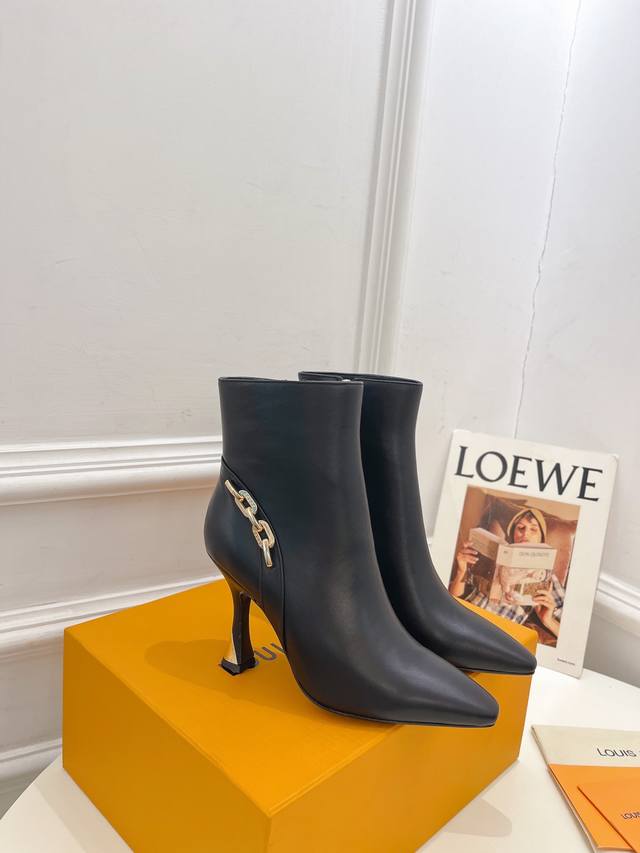 Lv 路易威登 25 2025 秋冬新款 顶级版本 专柜主打最新款 小方头金属跟裸靴 硬货上新 代购级别！高级感十足！国内外博主刷爆的一款，复古又时髦 上脚美炸