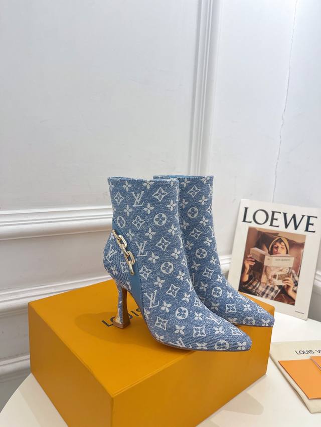 Lv 路易威登 25 2025 秋冬新款 顶级版本 专柜主打最新款 小方头金属跟裸靴 硬货上新 代购级别！高级感十足！国内外博主刷爆的一款，复古又时髦 上脚美炸