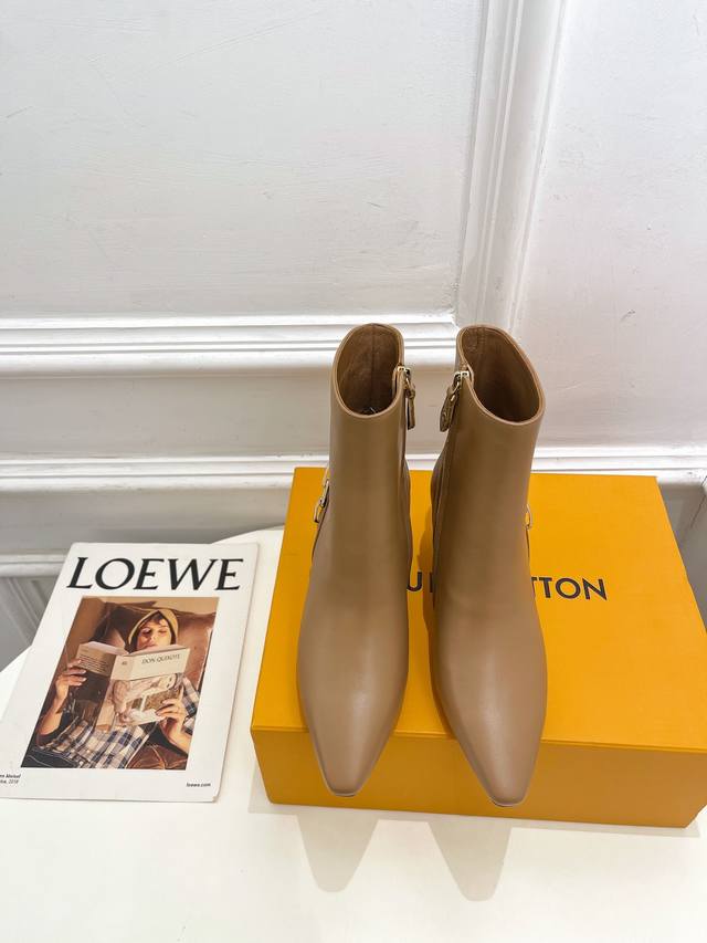 Lv 路易威登 25 2025 秋冬新款 顶级版本 专柜主打最新款 小方头金属跟裸靴 硬货上新 代购级别！高级感十足！国内外博主刷爆的一款，复古又时髦 上脚美炸