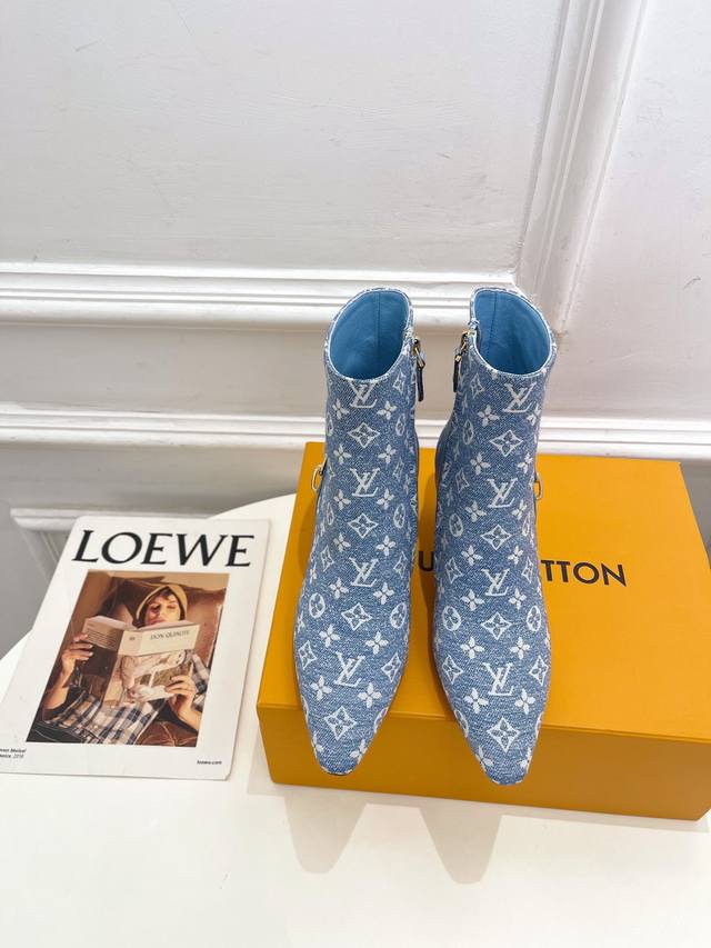 Lv 路易威登 25 2025 秋冬新款 顶级版本 专柜主打最新款 小方头金属跟裸靴 硬货上新 代购级别！高级感十足！国内外博主刷爆的一款，复古又时髦 上脚美炸