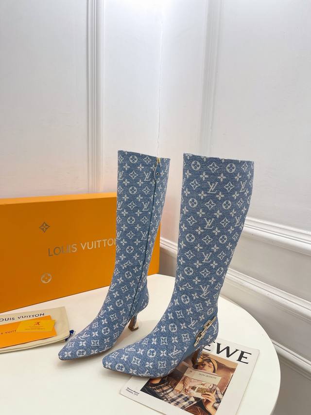 Lv 路易威登 24 2025 秋冬新款 顶级版本 专柜主打最新款 小方头金属跟裸靴 硬货上新 代购级别！高级感十足！国内外博主刷爆的一款，复古又时髦 上脚美炸