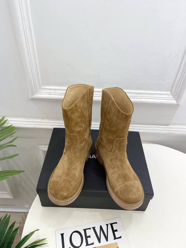 小香 25 2025 秋冬秀场新品 小香经典大双C骑士靴 短靴系列上新 Bs时尚圈的绝绝子 搭配将演绎着细致 极简 永不褪去的经典元素 展现与众不同的穿搭风格美