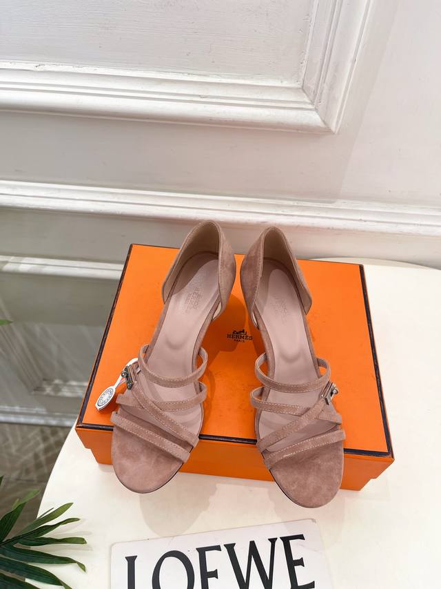 爱玛仕 25 2025秋冬新品 专柜新款 经典Kelly扣 Lipstick 高跟凉鞋系列 鞋面：原版特定麂皮 内里：进口混种羊皮 大底：原版意大利真皮大底 跟