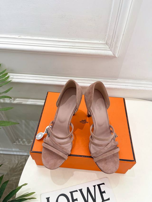 爱玛仕 25 2025秋冬新品 专柜新款 经典Kelly扣 Lipstick 高跟凉鞋系列 鞋面：原版特定麂皮 内里：进口混种羊皮 大底：原版意大利真皮大底 跟