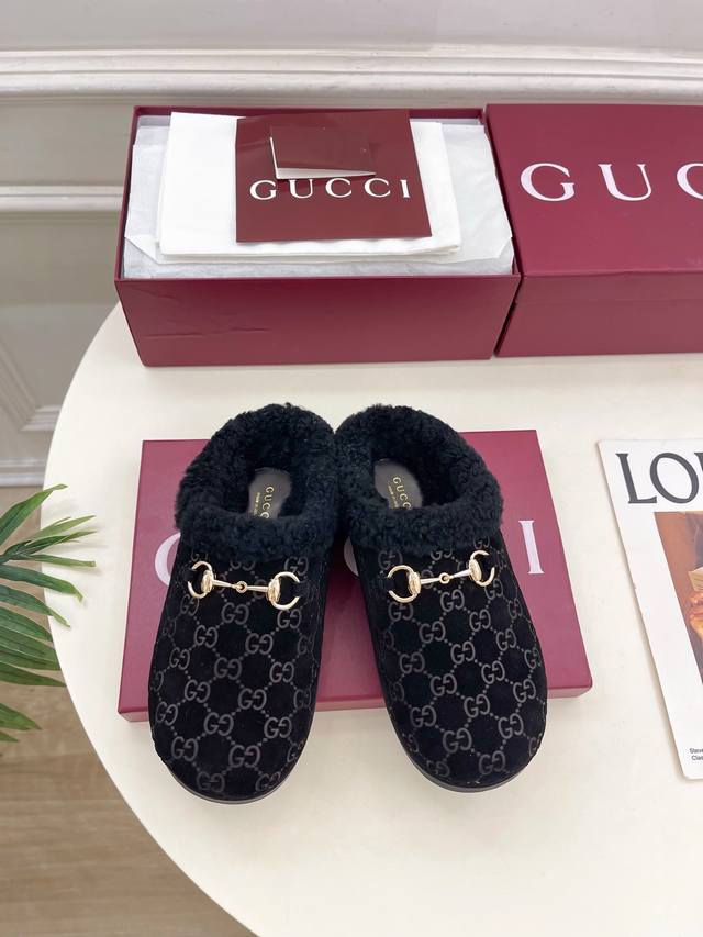 Gucci 古驰 25 G家 主打系列终于面世，狠货值得期待！原有的经典 创造新设计 Bs秋冬新款 经典马衔扣压花毛毛穆勒鞋 代购级别！高级感十足！国内外博主刷