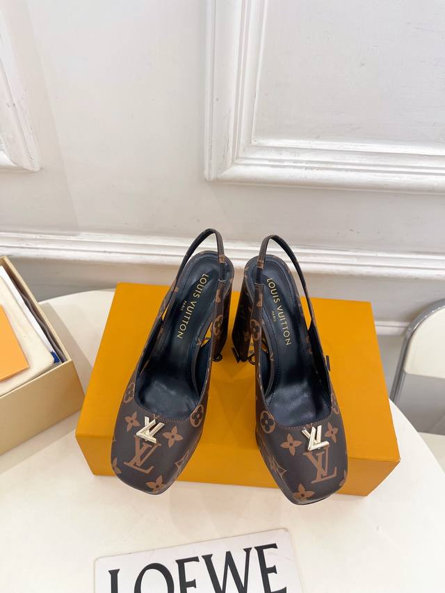 Lv 路易威登 25 2025秋冬新款 顶级版本 专柜主打最新品爆款V形镂空高跟防水台单鞋 硬货上新 Bs代购级别！高级感十足！国内外博主刷爆的一款，复古又时髦