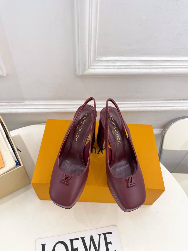 Lv 路易威登 25 2025秋冬新款 顶级版本 专柜主打最新品爆款V形镂空高跟防水台单鞋 硬货上新 Bs代购级别！高级感十足！国内外博主刷爆的一款，复古又时髦