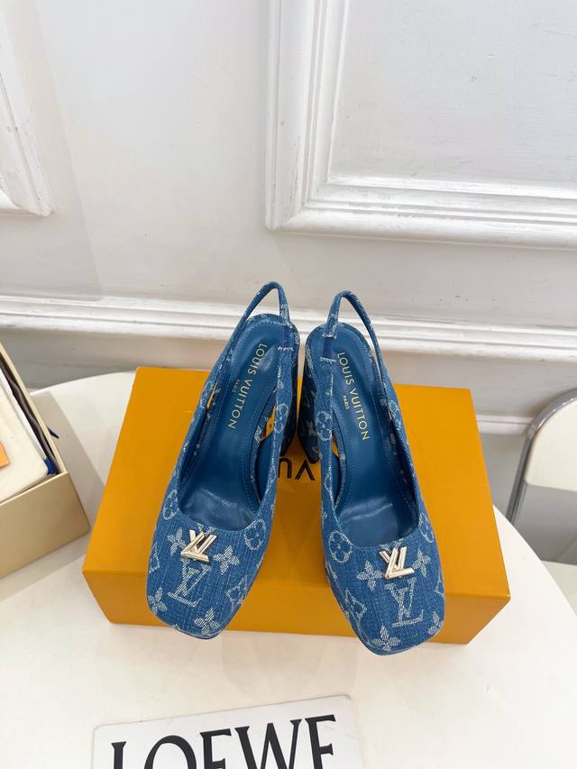 Lv 路易威登 25 2025秋冬新款 顶级版本 专柜主打最新品爆款V形镂空高跟防水台单鞋 硬货上新 Bs代购级别！高级感十足！国内外博主刷爆的一款，复古又时髦